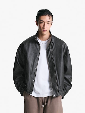 Veste mi-saison Bershka en noir : devant