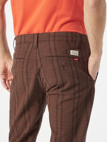 LEVI'S ® Tapered Chinohousut 'XX Chino Standard' värissä ruskea