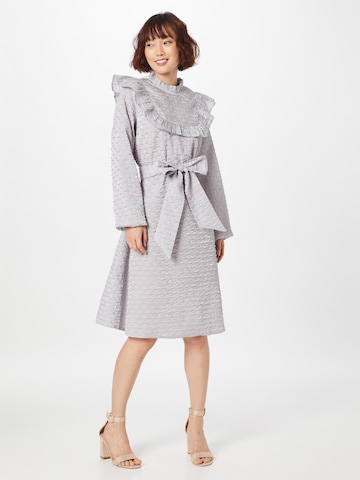 Robe de cocktail 'Poma' Love Copenhagen en gris : devant