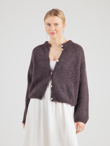 Noella Strickjacke 'Kae' in Braun: Vorderseite