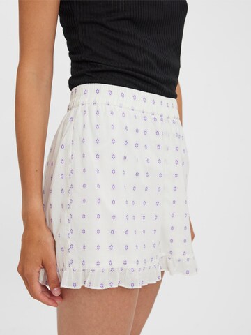 VERO MODA Regular Shorts in Weiß