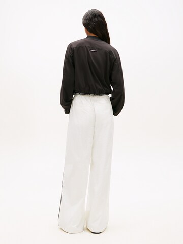 Tommy Jeans Преходно яке в черно