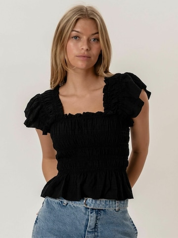 It's May Overdel ' Honey ' i sort: forside