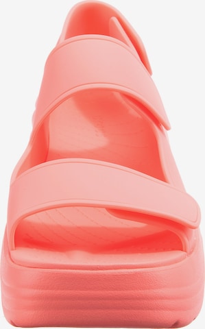 Sandalo di Crocs in rosa