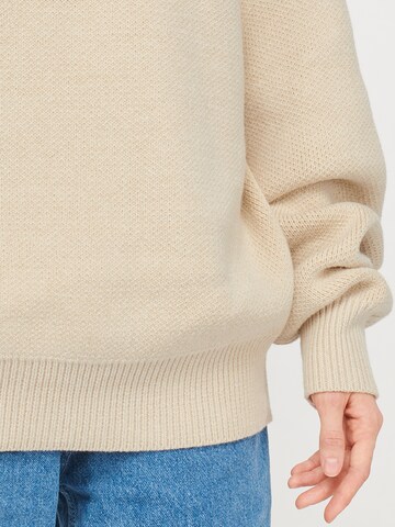 ABOUT YOU x VIAM Studio Pullover 'Faith' in Beige