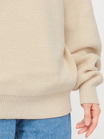 Pullover 'Faith' di ABOUT YOU x VIAM Studio in beige