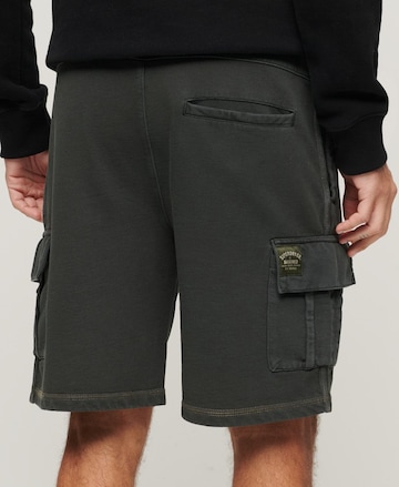 Superdry Loosefit Cargobroek in Grijs