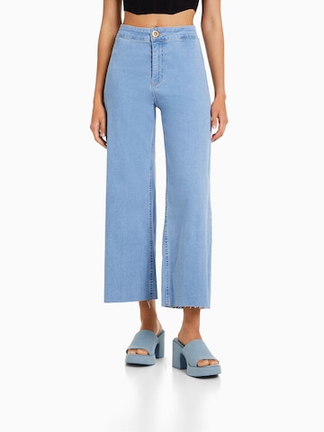 Bershka Wide leg Jeans in Blue: front