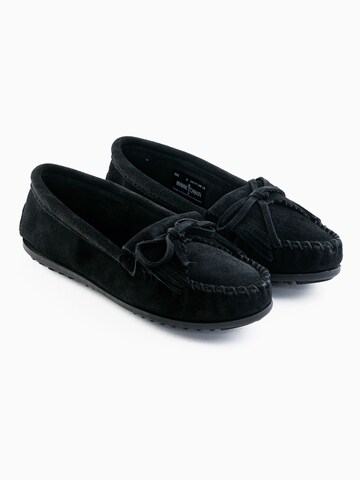 Minnetonka Moccasin 'Kilty' in Black