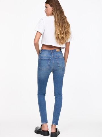 Pull&Bear Skinny Fit Дънки в синьо