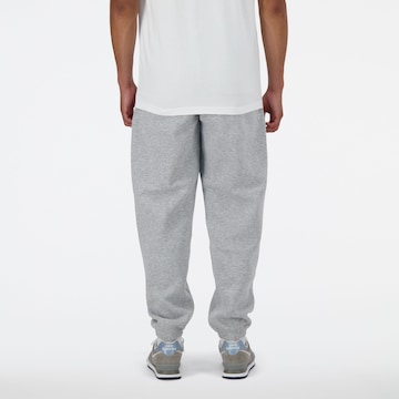 new balance Loosefit Broek 'Iconic Collegiate' in Grijs