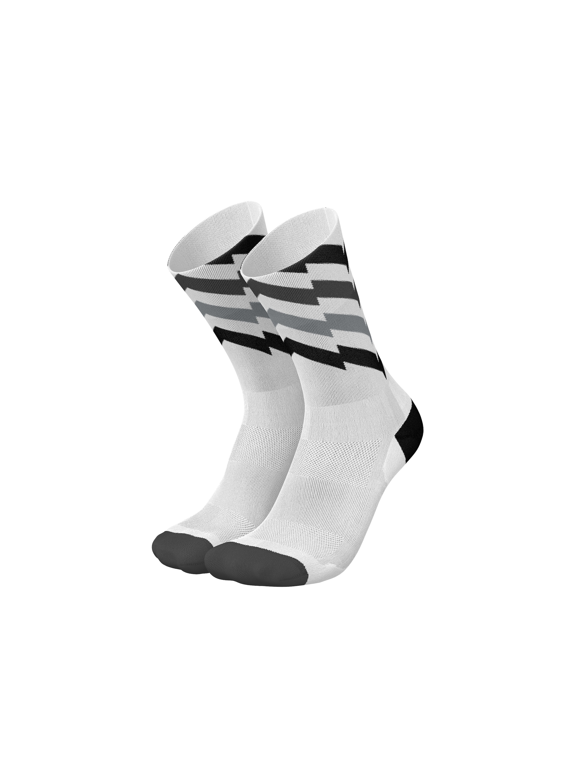 INCYLENCE Athletic Socks 'WAVES' in White: front