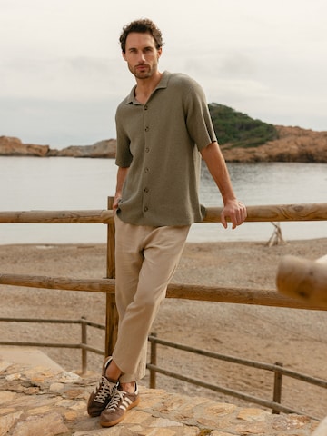 DAN FOX APPAREL Πλεκτή ζακέτα 'Gustav' σε πράσινο