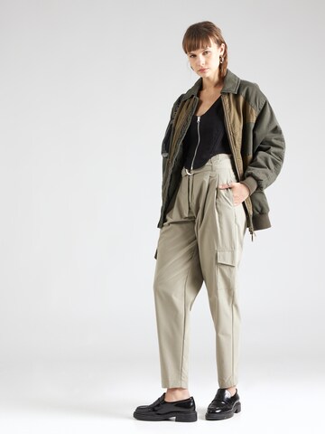 VERO MODA - regular Pantalón plisado 'AMY' en beige