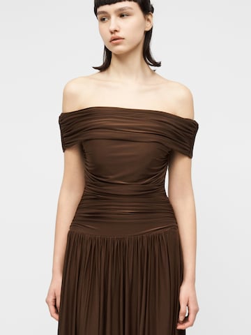 Abercrombie & Fitch - Vestido em castanho