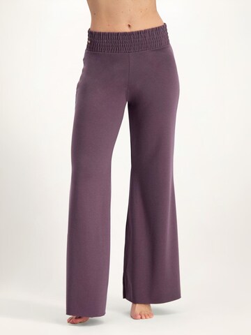 Urban Goddess Yoga & Activewear Wide Leg Sporthose 'Flow Yoga' in Lila