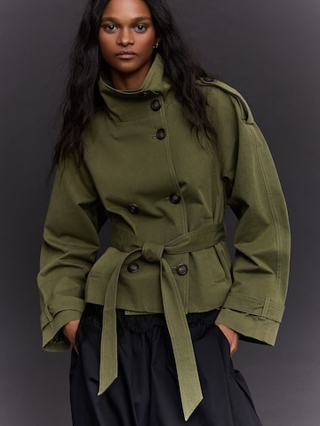 Bershka Välikausitakki värissä vihreä