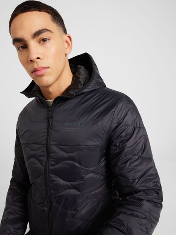 Veste mi-saison 'NOAH' JACK & JONES en noir