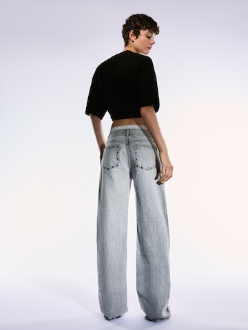 Bershka Vrečasti Kavbojke | siva barva