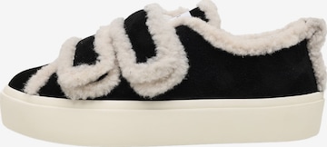 Sneaker low de la INUIKII pe negru: față