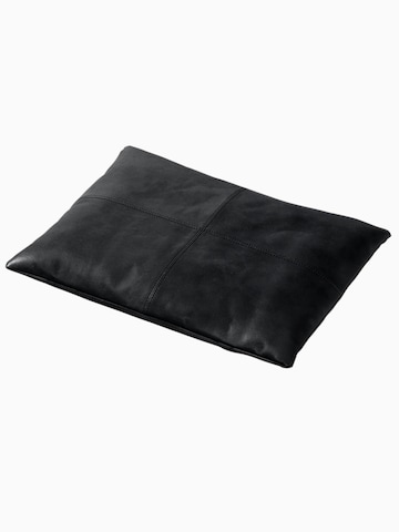 cinas Pillow 'Rib' in Black: front