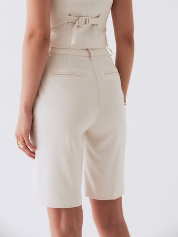 Regular Pantalon à plis 'Mia' RÆRE by Lorena Rae en blanc