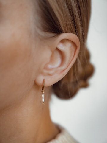 Hey Happiness Earrings 'Double Pearl' in Gold: front