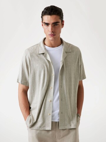 GUESS Regular Fit Hemd in Beige: Vorderseite