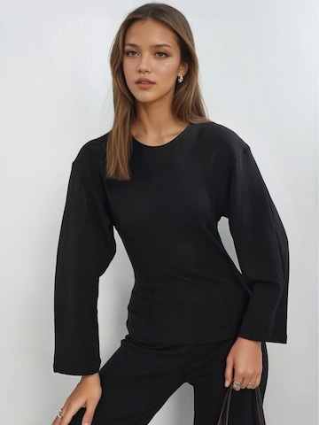 Busem - Blusa em preto: frente