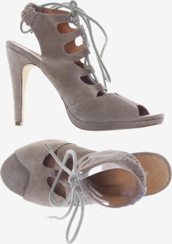 AKIRA Sandals & High-Heeled Sandals in 40 in Beige: front