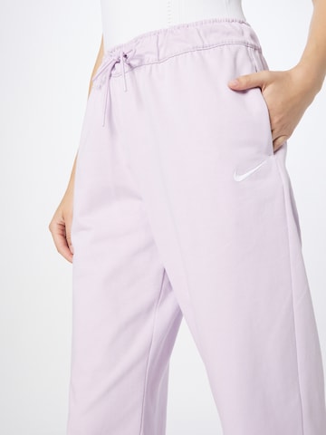 Tapered Pantaloni di Nike Sportswear in lilla