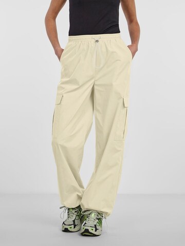 Loosefit Pantalon cargo PIECES en beige