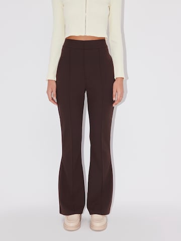 LeGer by Lena Gercke - Acampanado Pantalón de pinzas 'Hildegard' en marrón: frente