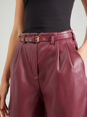 Loosefit Pantaloni con pieghe 'ONLHEIDI' di ONLY in rosso