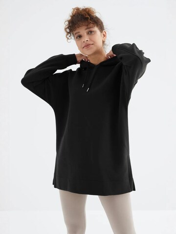 Tommy Life Sweatshirt in Black