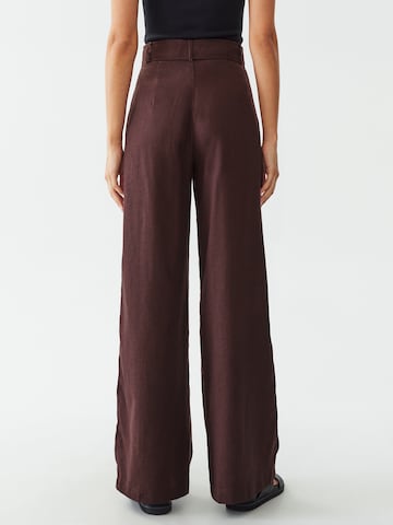 Calli Широка кройка Панталон с набор 'ROBERTS' в кафяво: отзад