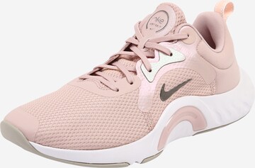 Chaussure de sport 'Renew In-Season' NIKE en rose : devant