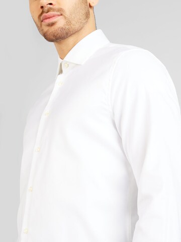 Tommy Hilfiger Tailored - Ajuste estrecho Camisa en blanco