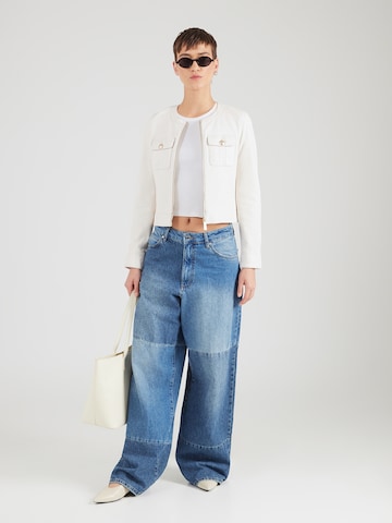 balts OAKWOOD Starpsezonu jaka 'SUSAN'