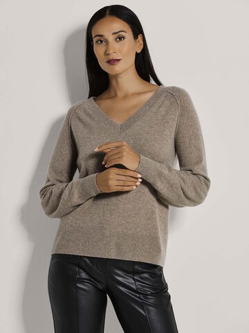 MADELEINE Pullover in Braun: Vorderseite