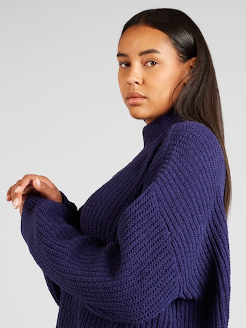 Vero Moda Curve Sweter 'Kaia' w kolorze niebieski