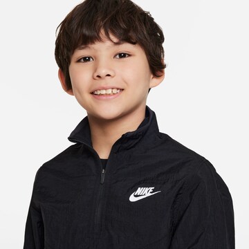 Nike Sportswear Treenipuku värissä musta