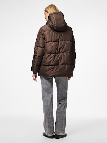 PIECES Зимняя куртка 'PCMADDIE' в Коричневый