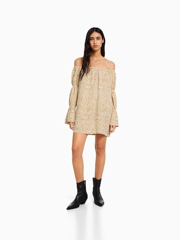 Bershka Jurk in Beige