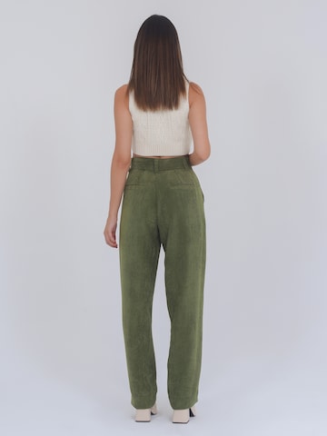 FRESHLIONS Wide leg Pleat-Front Pants 'Alma' in Green