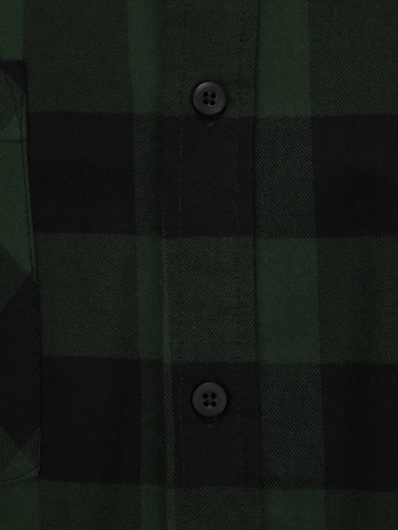 Urban Classics Regular fit Button Up Shirt in Green
