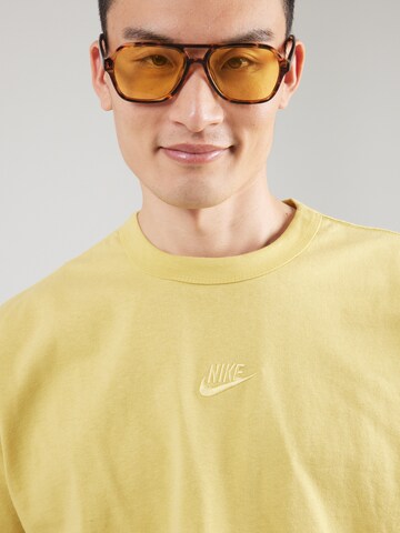 Nike Sportswear Koszulka 'Premium Essentials' w kolorze żółty