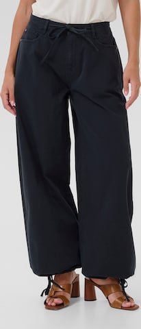 Cream Tapered Bukser 'Berta' i blå: forside