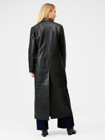 Manteau mi-saison 'Glossy' RICANO en noir