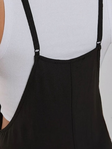 Hiccup Jumpsuit in Schwarz